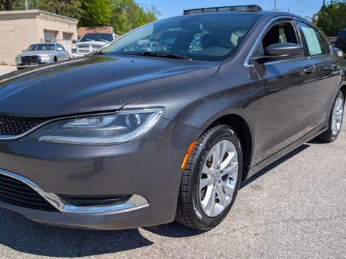 Used 2015 Chrysler 200 Limited w/ Convenience Group image 1