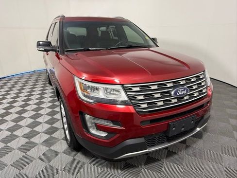 Used 2017 Ford Explorer XLT w/ Equipment Group 202A image 8