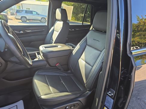 Used 2023 GMC Yukon Denali AWD/4WD image 14