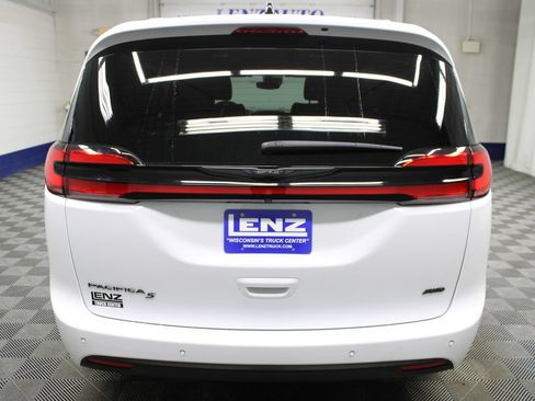 Used 2024 Chrysler Pacifica Touring-L w/ S Appearance Package AWD/4WD image 42