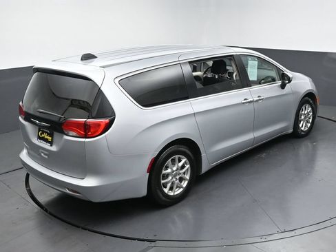 Used 2022 Chrysler Voyager LX FWD image 39