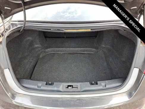 Used 2015 Ford Taurus SEL image 29