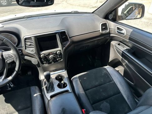 Used 2018 Jeep Grand Cherokee Altitude RWD image 29