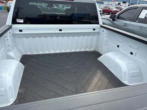 Used 2025 Chevrolet Silverado 1500 Custom Trail Boss w/ LPO, Dark Essentials Package AWD/4WD image 18