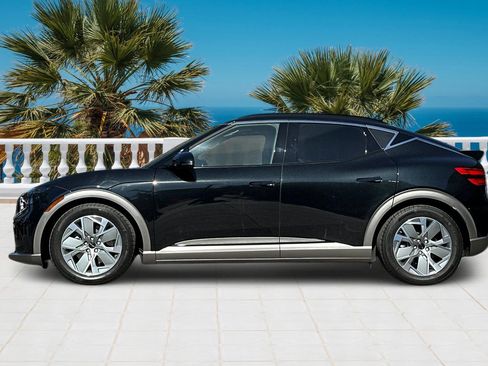 Used 2025 Genesis GV60 RWD image 8