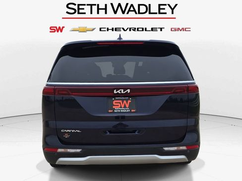 Used 2024 Kia Carnival LX FWD image 6