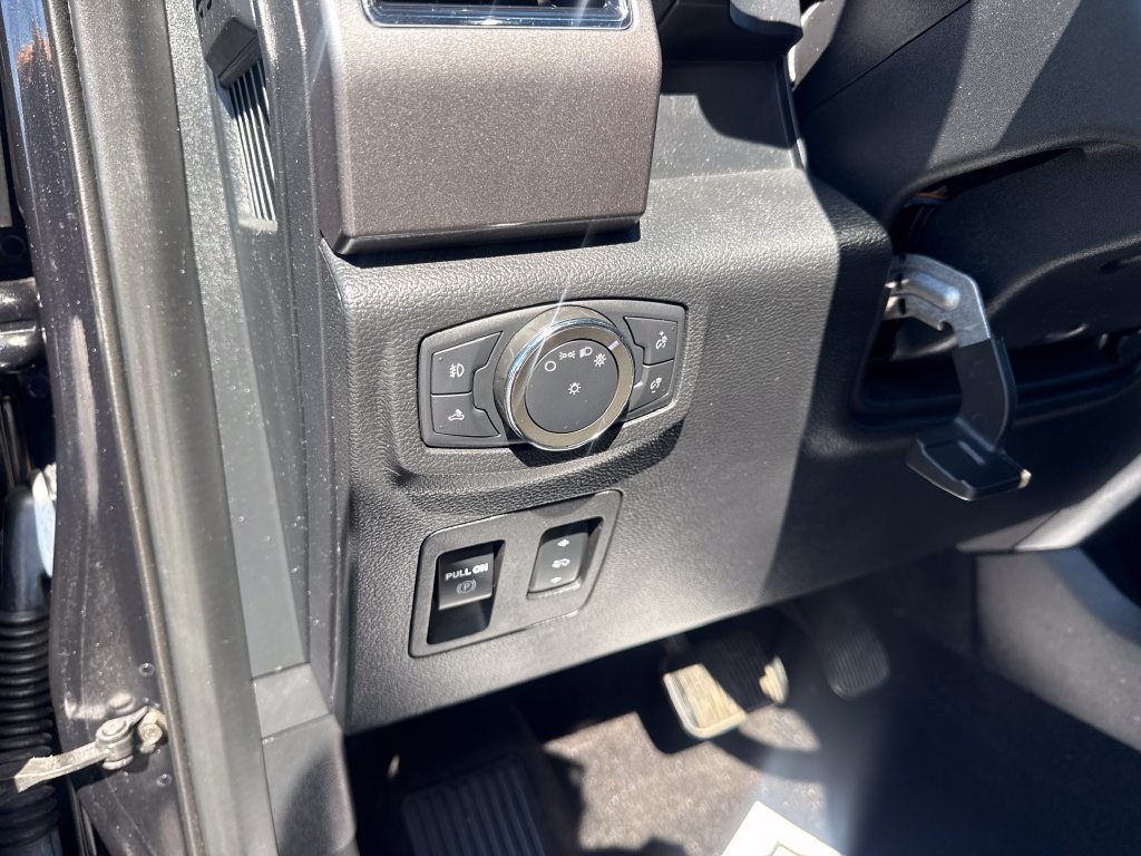 Used 2020 Ford F150 XLT w/ Equipment Group 302A Luxury AWD/4WD image 35