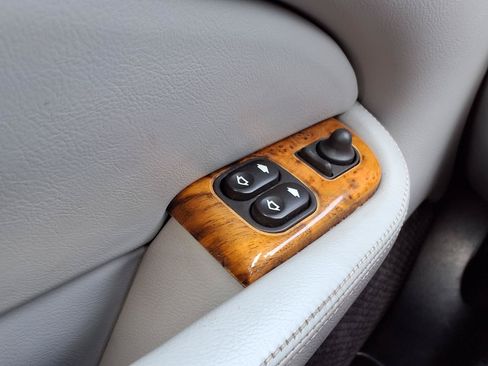 Used 2005 Jaguar XK8 Coupe RWD image 15