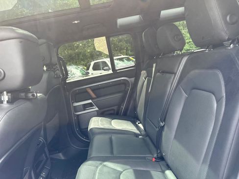 Used 2023 Land Rover Defender 110 X-Dynamic SE image 32