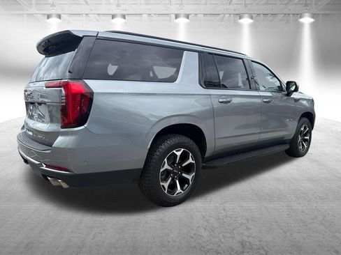 Used 2025 GMC Yukon XL AT4 AWD/4WD image 6