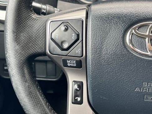 Used 2020 Toyota Tacoma SR5 RWD image 23