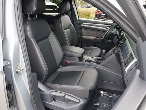 Certified 2021 Volkswagen Atlas Cross Sport SE w/ V6 Towing Package image 18