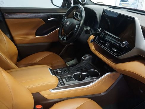 Used 2020 Toyota Highlander Platinum image 26