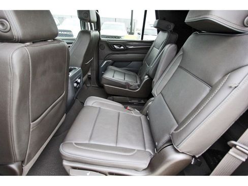 Used 2021 GMC Yukon Denali w/ Denali Premium Package image 7