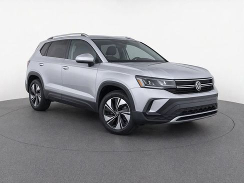 Used 2026 Volkswagen Taos SE AWD/4WD image 2