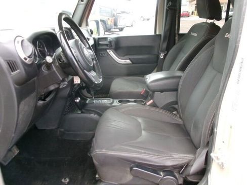 Used 2018 Jeep Wrangler Unlimited Sahara w/ Max Tow Package image 14