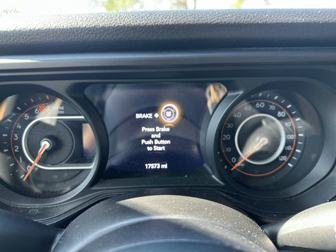 Used 2024 Jeep Wrangler Unlimited Sport AWD/4WD image 10