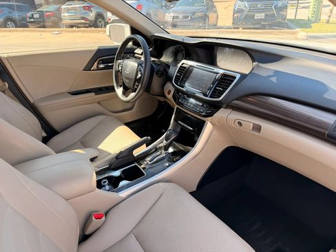 Used 2017 Honda Accord EX-L image 18