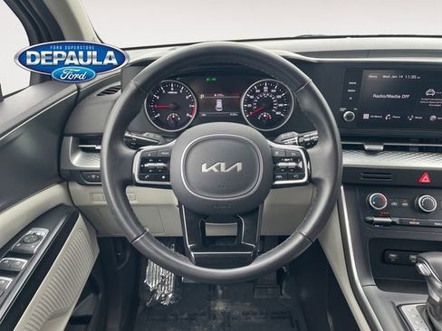 Used 2023 Kia Carnival LX image 15