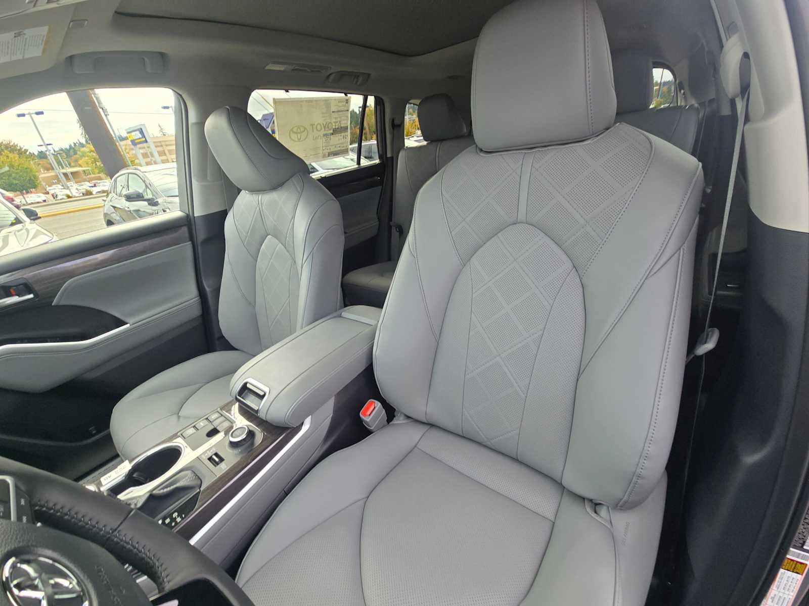 New 2026 Toyota Highlander Platinum AWD/4WD image 22
