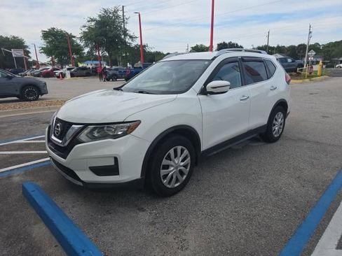 Used 2017 Nissan Rogue S w/ S Appearance Package FWD image 2