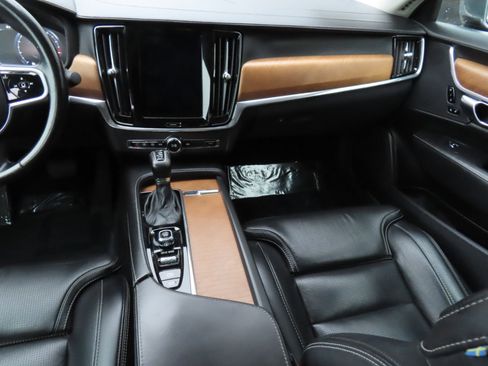 Used 2018 Volvo S90 T6 Inscription w/ Convenience Package image 11