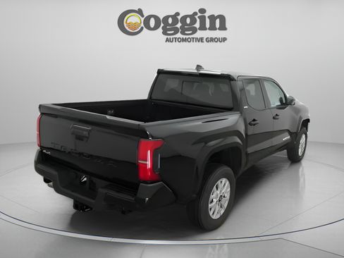 Used 2025 Toyota Tacoma SR5 AWD/4WD image 17