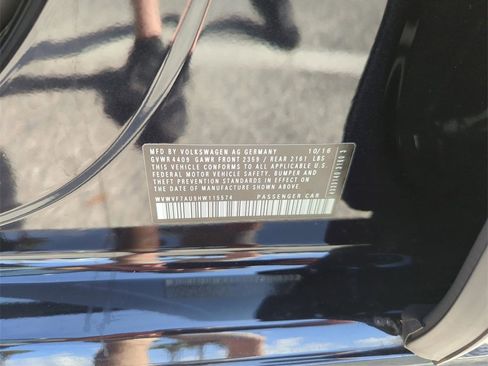 Used 2017 Volkswagen Golf R 4-Door image 43