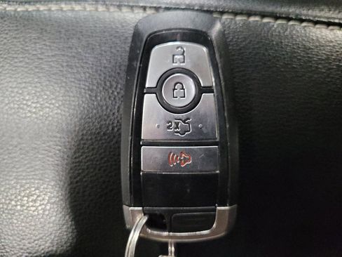 Used 2020 Ford Fusion SE image 32