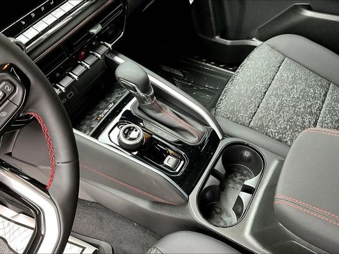 New 2025 Chevrolet Colorado Z71 image 9