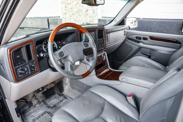 Used 2003 Cadillac Escalade AWD image 2