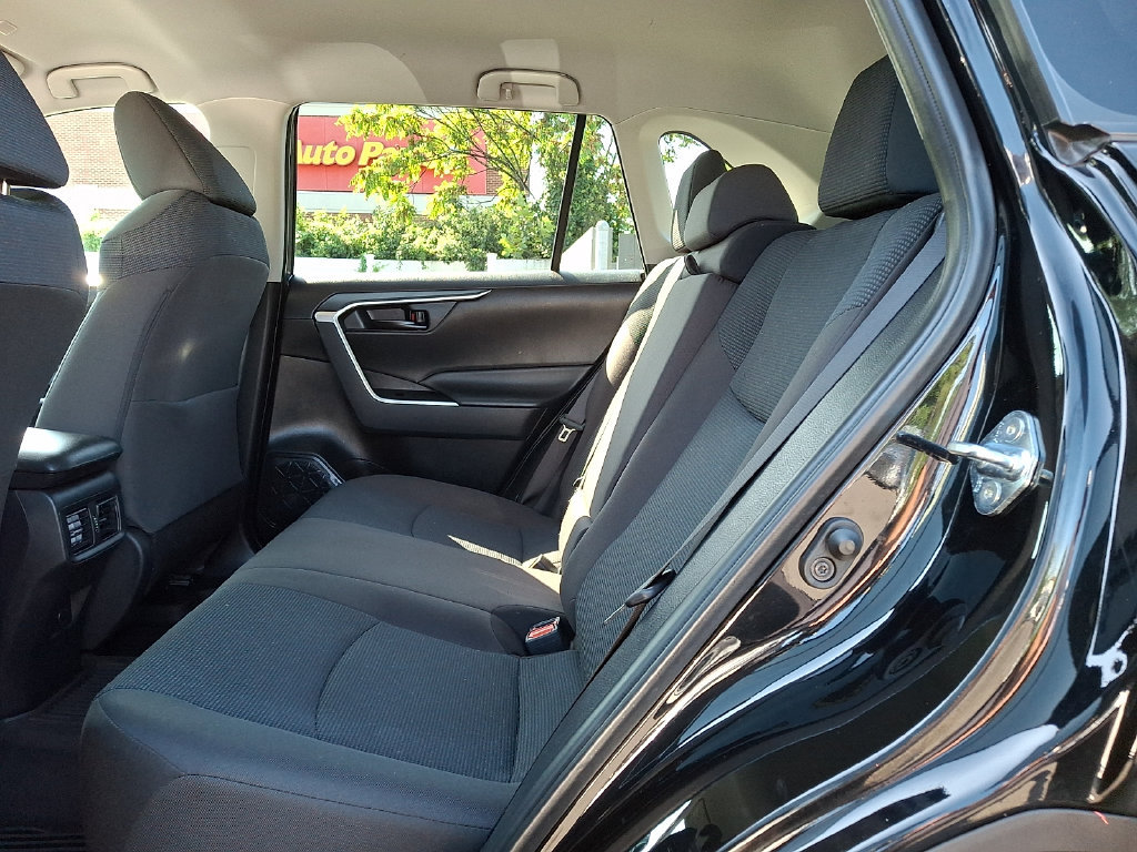 Certified 2025 Toyota RAV4 LE AWD/4WD image 10