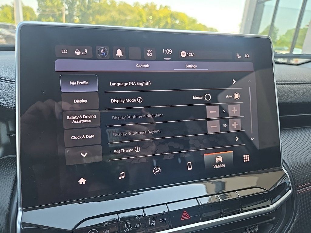 Used 2022 Jeep Compass Trailhawk w/ Trailhawk Convenience Group AWD/4WD image 57