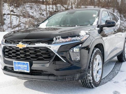 Used 2024 Chevrolet Trax LS w/ LS Convenience Package image 2