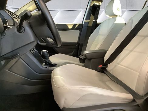 Used 2021 Volkswagen Tiguan SE R-Line image 7