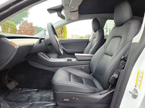 Used 2021 Tesla Model Y Long Range AWD/4WD image 3