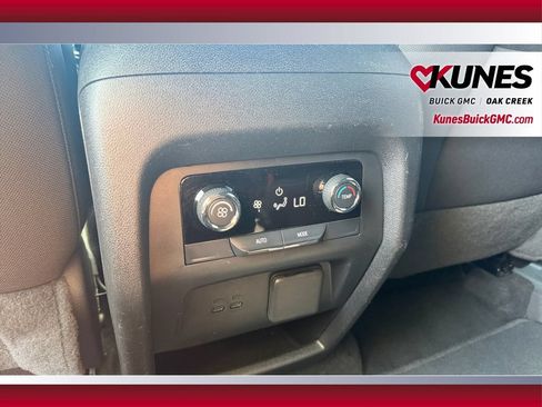 Used 2024 Chevrolet Traverse LT AWD/4WD image 37