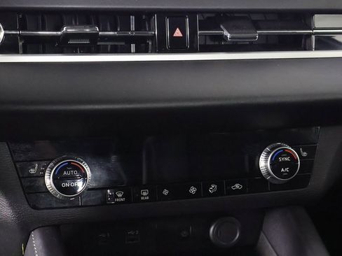 Used 2024 Mitsubishi Outlander SE image 46