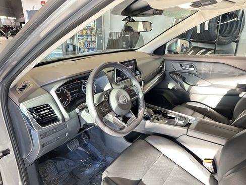 Used 2023 Nissan Rogue SV w/ SV Premium Package image 21