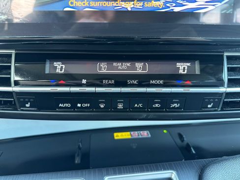 Used 2025 Toyota Sienna XLE AWD/4WD image 19