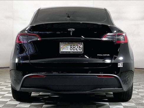 Used 2022 Tesla Model Y Long Range AWD/4WD image 3
