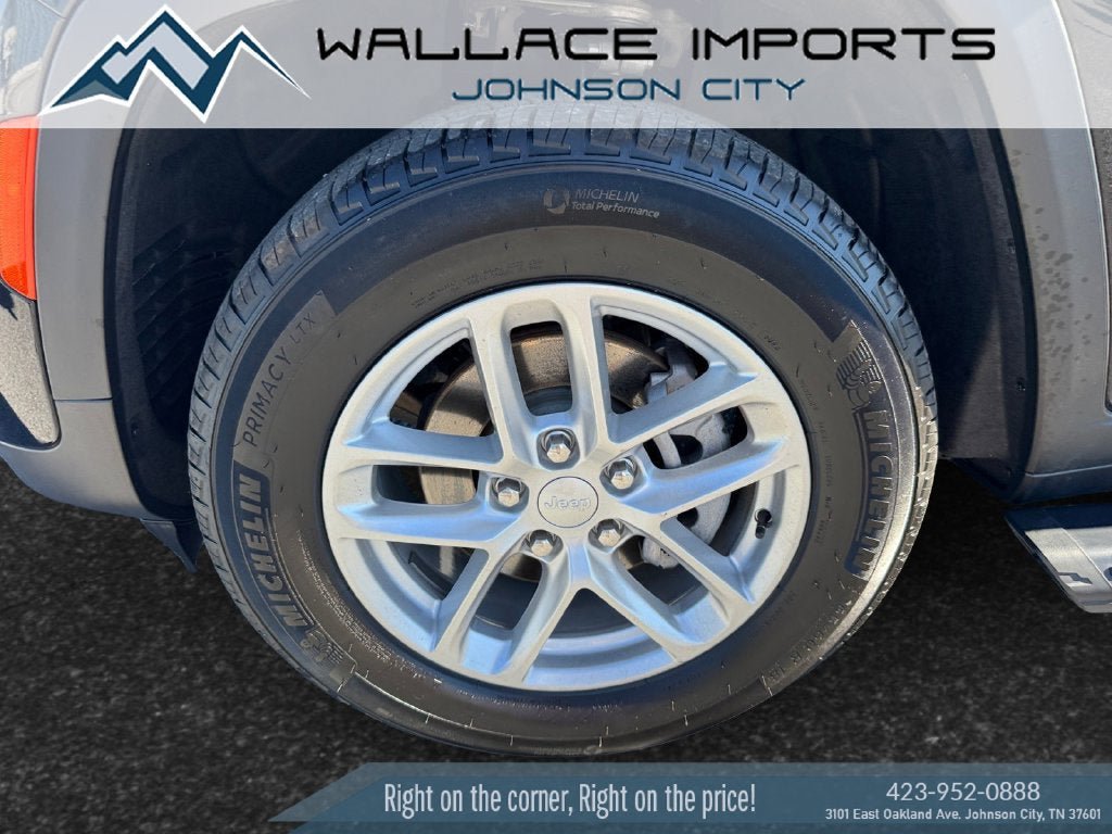 Used 2025 Jeep Grand Cherokee Laredo X w/ Luxury Tech Group I AWD/4WD image 9