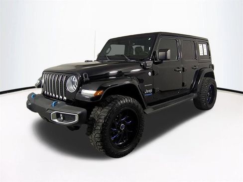 Used 2022 Jeep Wrangler Unlimited Sahara w/ Cold Weather Group image 9