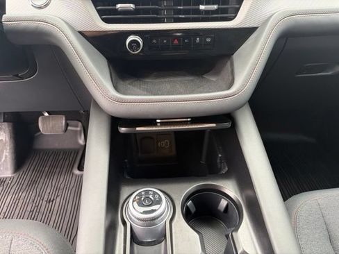Used 2025 Ford Explorer Active AWD/4WD image 28