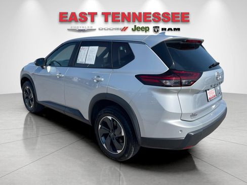 Used 2024 Nissan Rogue SV AWD/4WD image 5