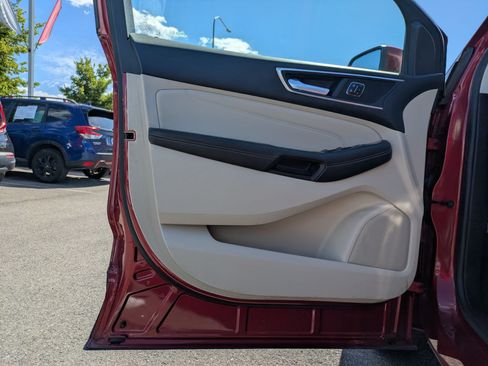 Used 2017 Ford Edge Titanium w/ Technology Package AWD/4WD image 14