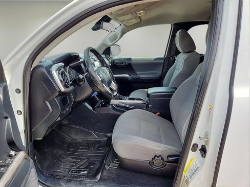 Used 2018 Toyota Tacoma SR5 RWD image 18