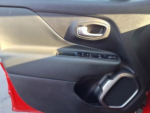 Used 2022 Jeep Renegade Latitude image 23