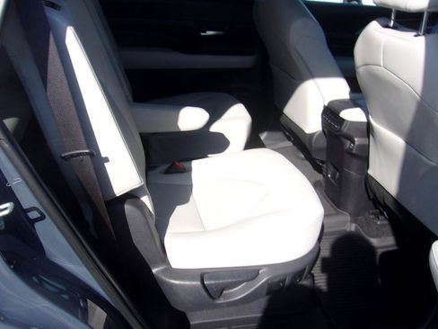 Used 2024 Toyota Grand Highlander AWD image 6