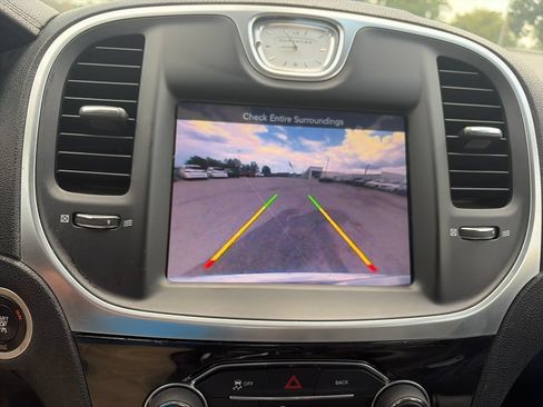 Used 2016 Chrysler 300 Limited RWD image 19